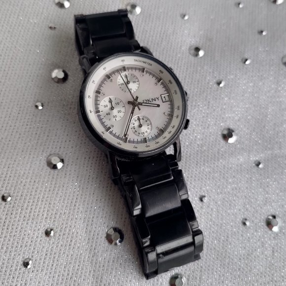 36mm DKNY Mother-Of-Pearl Chronograph Ladies Watch with Sparking Hour Markers! - Picture 5 of 9